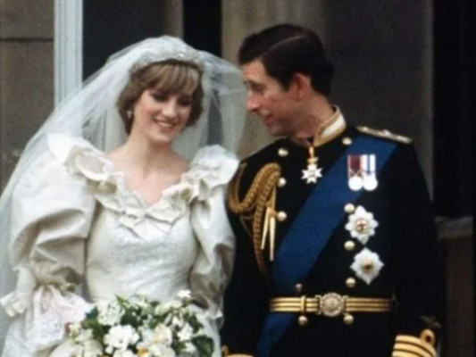 ¡40 años después! Subastan un pedazo del pastel de bodas de la princesa Diana