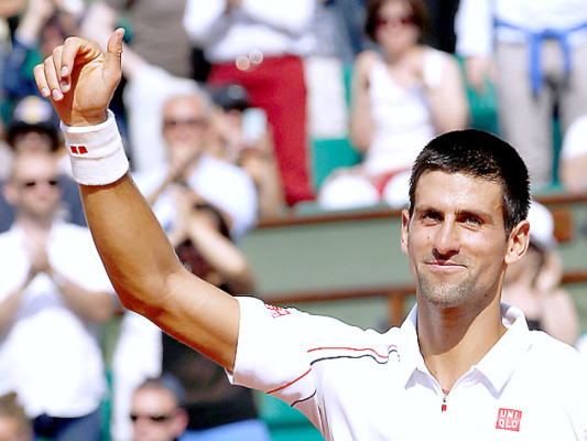 Djokovic sufre al comienzo, pero le gana a Starace