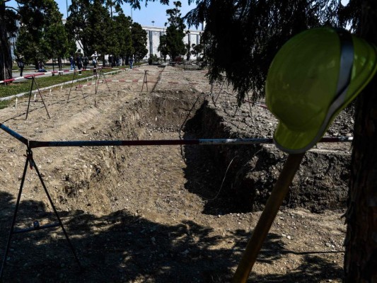 Dramático entierro de víctimas del Covid-19 que nadie reclama en Milán (FOTOS)