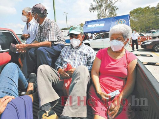 Tras masiva vacunación anticovid, habilitarán más centros para recibir las dosis
