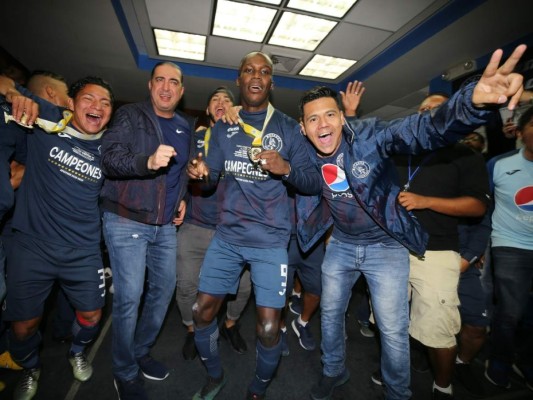 Motagua celebró por todo lo alto la copa 16 en el camerino