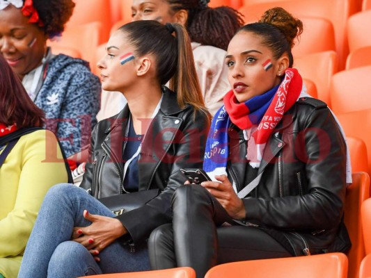 Las guapas mujeres que encienden el partido entre Francia vs. Perú