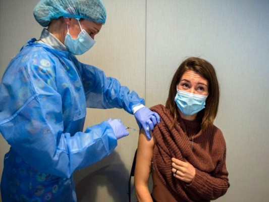 Uruguay comienza a vacunar a su población con tercera dosis de Pfizer&nbsp;&nbsp;