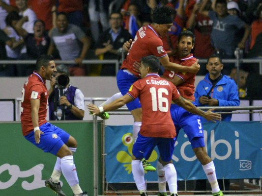 Costa Rica cumple y golea a Jamaica en San José
