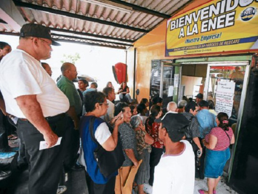 Alcalde pide revisar facturas eléctricas