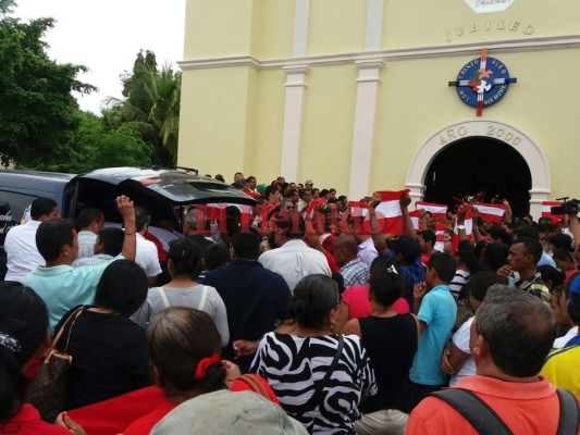 Multitudinario adiós al alcalde de El Triunfo, Edán Bustillo