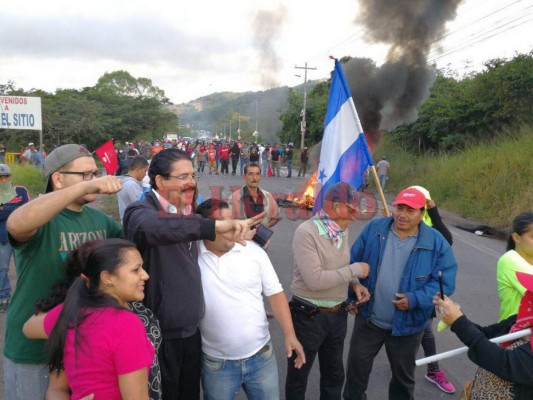 'Mel' Zelaya encabeza tomas de la Alianza de Oposición en la colonia El Sitio de la capital