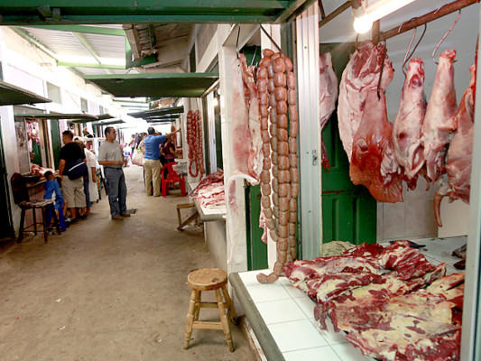 Culpan a intermediarios por altos precios de las carnes bovinas en la capital hondureña