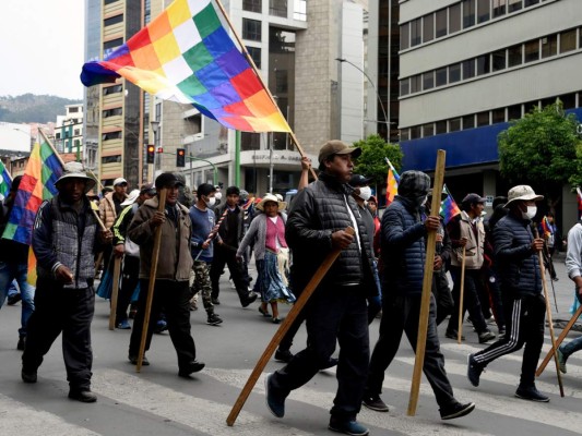 Cuba denuncia detención de cuatro funcionarios en Bolivia y exige su liberación