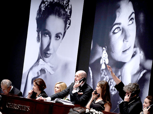 Subastan vestidos de Elizabeth Taylor en Nueva York