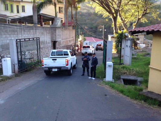 Allanan casa del expresidente Porfirio Lobo Sosa durante captura de Rosa Elena