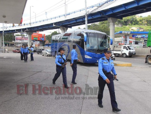 FOTOS: Bajo resguardo policial, Motagua viaja a San Pedro Sula para enfrentar al Alianza