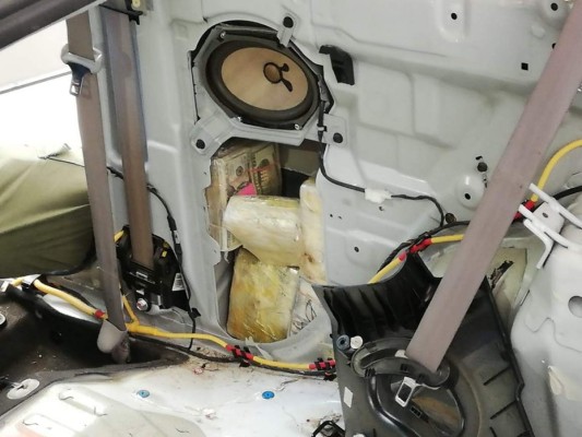 Encuentran droga escondida dentro de un vehículo en San Pedro Sula