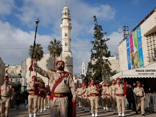 Peregrinos de todo el mundo se congregan en Belén para la Navidad