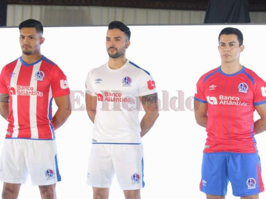 Olimpia presenta su nueva camisa Umbro