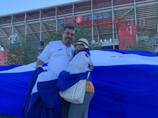 La fiesta catracha en el BMO Field durante el Honduras - Canadá (Fotos)