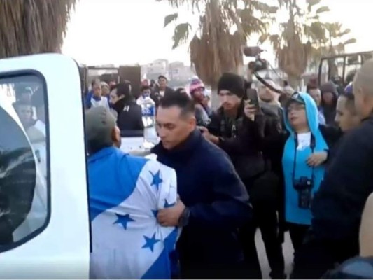 Migrante de caravana que pidió 50 mil dólares por regresar es arrestado en México