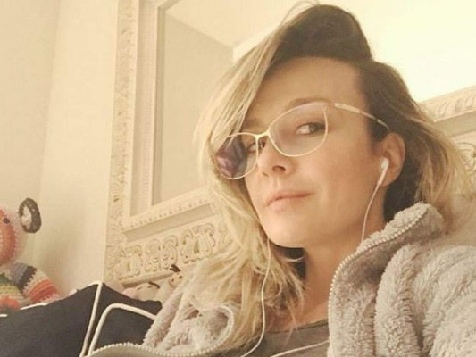 Fey presume tonificado abdomen en diminuto traje de baño