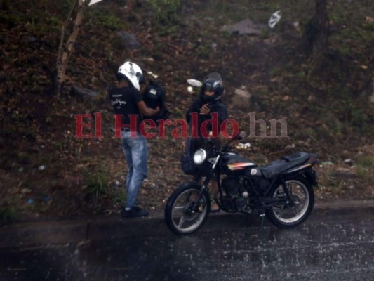 Fuertes lluvias e inundaciones deja ingreso de humedad en la capital (FOTOS)