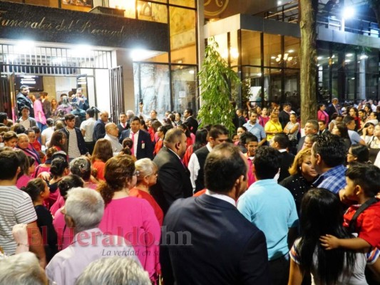 FOTOS: Masiva asistencia al velorio de la pastora Ninoska de Ponce