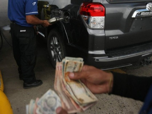 Carburantes tendrán leves rebajas, previo a nuevas alzas