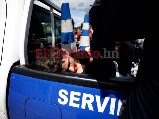 Golpeados y atados de pies y manos fueron entregados tres presuntos ladrones a la Policía (Fotos)
