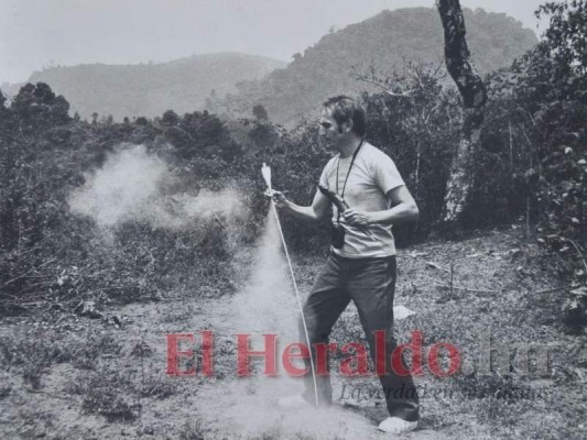 En su época de galán de cine, trabajando en un corto en una de las montañas de Honduras. Foto: Cortesía/El Heraldo
