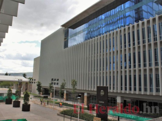 Así lucen las lujosas oficinas del Centro Cívico Gubernamental para burócratas