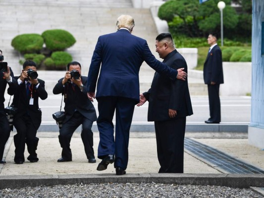 Trump espera que Kim desista de prueba de misiles como regalo de Navidad