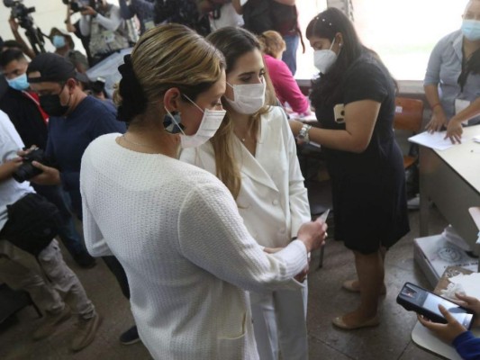 Esposas, hijas y madre: ellas acompañaron a votar a los candidatos presidenciales