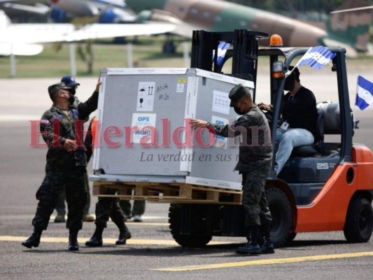 Así fue el arribo de 189,600 vacunas de AstraZeneca a Honduras (FOTOS)