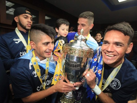 Motagua celebró por todo lo alto la copa 16 en el camerino