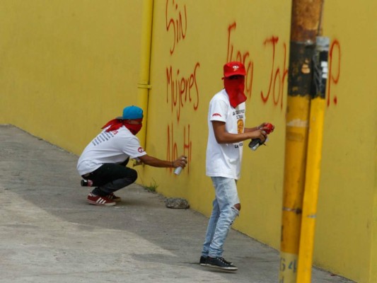 Paredes rayadas deja la marcha del Día del Trabajador