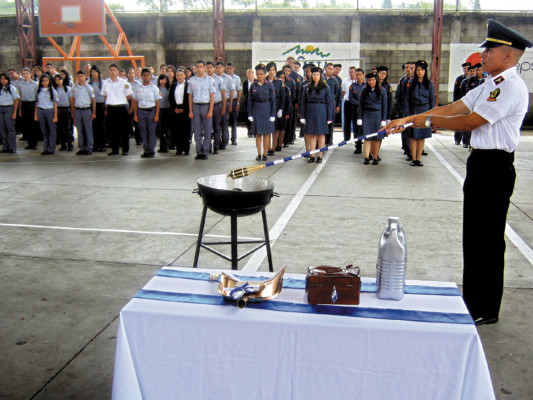 Con acto solemne el Nido de Águilas inaugura mes patrio