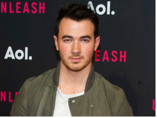 Miembro de los Jonas Brothers testifica en juicio FIFA