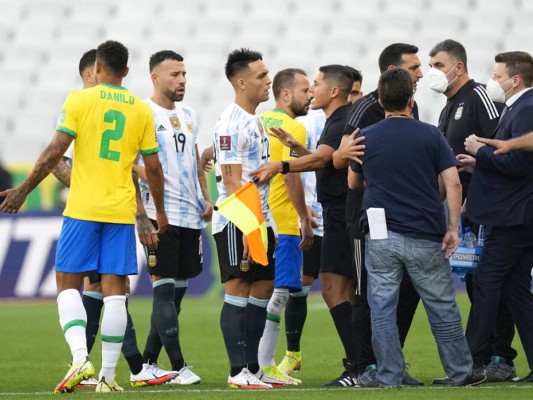 Policía brasileña investiga a 4 argentinos por protocolos