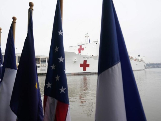 FOTOS: 12 quirófanos y 1,200 empleados en buque que atiende Covid-19 en Nueva York