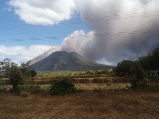 Volcán lanza cenizas sobre comunidades en noroeste de Nicaragua&nbsp;&nbsp;