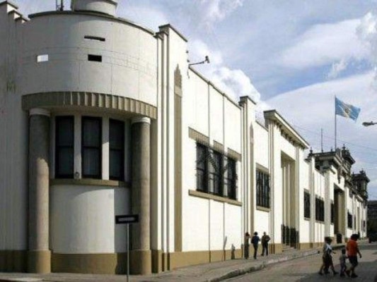 Allanan Casa Presidencial de Guatemala en busca de documentos