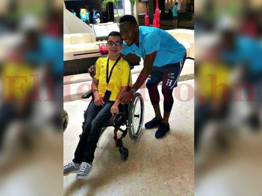 Joven especial mexicano conoció a los seleccionados de Honduras y visitó a Beckeles