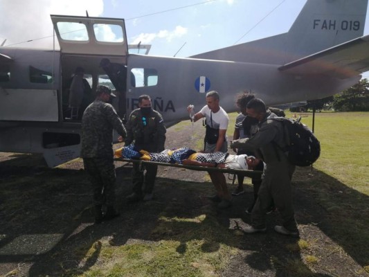 Por mar y aire: Así fue la angustiante evacuación en Guanaja tras el incendio  