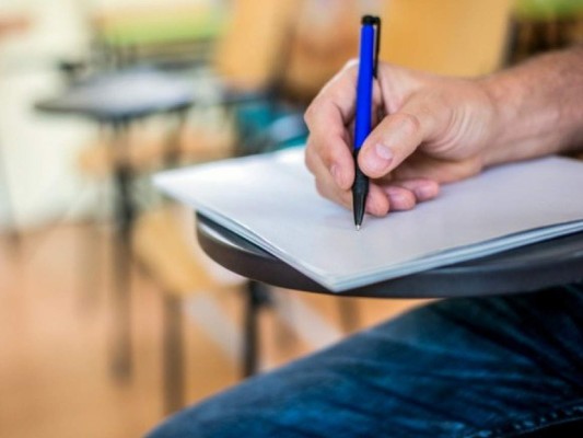 Hombre dibuja un gatito para firmar y su creatividad sorprende en redes sociales&nbsp;&nbsp;