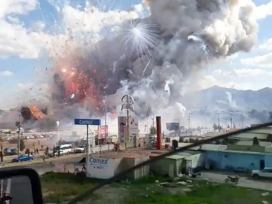 México: buscan a víctimas y respuestas tras explosión