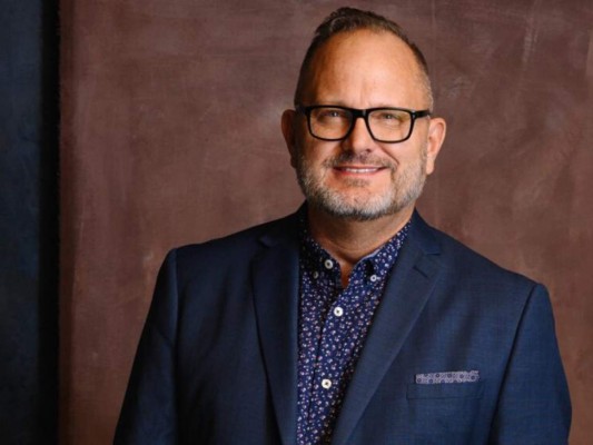 Someten a Marcos Witt a una operación de corazón abierto