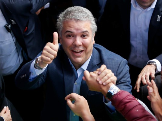 Nuevo presidente de Colombia enfrenta larga lista de retos