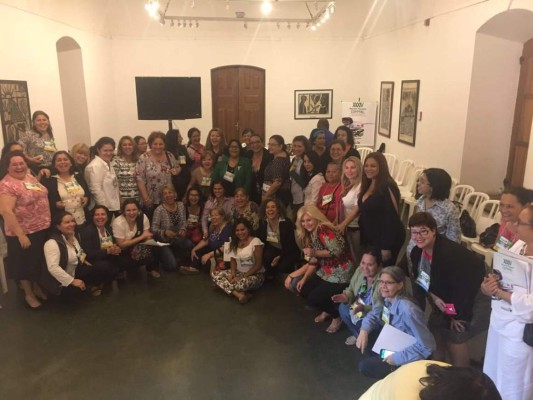 Xiomara Castro recibe cargo en organización política internacional