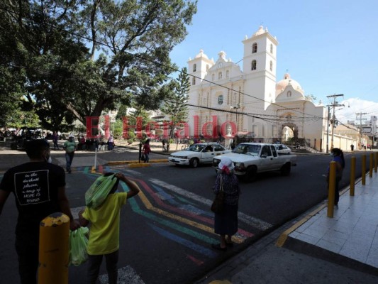 Capitalinos procuran 'normalizar' sus vidas en medio de pandemia y huracanes (FOTOS)