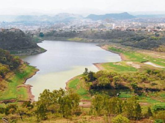 Aguas de San Miguel podría reemplazar al SANAA