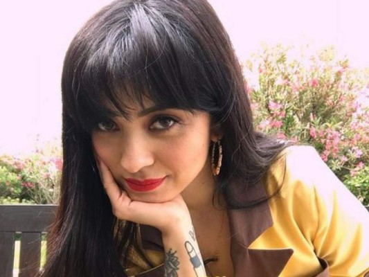 Mon Laferte luce sus sexys piernas en Instagram y le llueven halagos