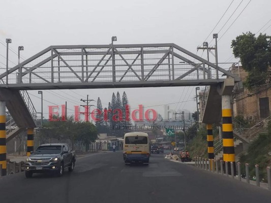 FOTOS: Capitalinos ahogados por el humo de los incendios, sin agua y confinados